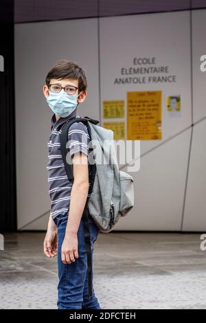 ILLUSTRATION RÜCKKEHR ZUR SCHULE, WIEDERERÖFFNUNG DER SCHULEN NACH DER INHAFRATION WÄHREND DER COVID 19 PANDEMIE, CHARENTON LE PONT, ILE DE FRANCE, FRANKREICH, EUROPA Stockfoto