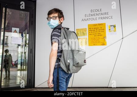 ILLUSTRATION RÜCKKEHR ZUR SCHULE, WIEDERERÖFFNUNG DER SCHULEN NACH DER INHAFRATION WÄHREND DER COVID 19 PANDEMIE, CHARENTON LE PONT, ILE DE FRANCE, FRANKREICH, EUROPA Stockfoto