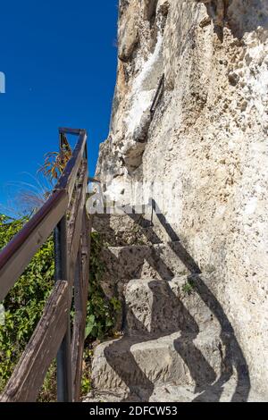 Mittelalterliches Basarbovo-Felsenkloster, dem Heiligen Dimitar Basarbowski gewidmet, Region Ruse, Bulgarien Stockfoto