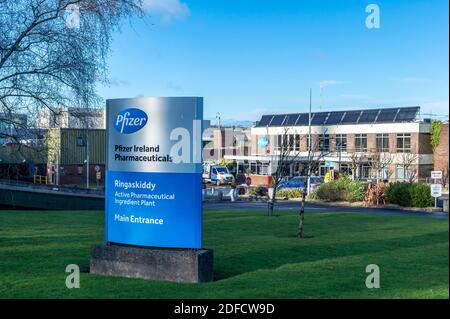 Ringaskiddy, County Cork, Irland. Dezember 2020. Der Impfstoff Pfizer COVID-19 ist fast bereit, auf der ganzen Insel Irland zu impfen. Es wird erwartet, dass Irland etwa 2 Millionen Dosen erhalten wird, die 40% der irischen Bevölkerung abdecken sollten. Quelle: AG News/Alamy Live News Stockfoto