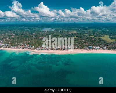 Hikkaduwa Beach Sri Lanka, der perfekte Ort, um zu surfen und einen Urlaub zu verbringen Stockfoto