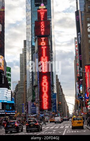 Elektronische Werbung Anschlagtafeln in Times Square, New York City, USA Stockfoto