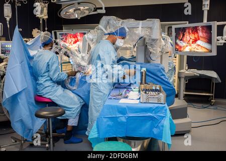 Prostatektomie durch den Telesurgery Roboter, Bordeaux Krankenhaus, Frankreich. Stockfoto