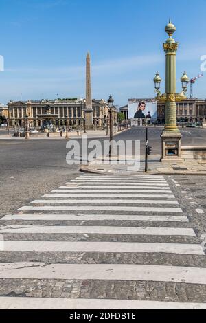 DER VERLASSENE PLACE DE LA CONCORDE, LEER WÄHREND DER COVID-19 PANDEMIESPERRE, PARIS, ILE DE FRANCE Stockfoto