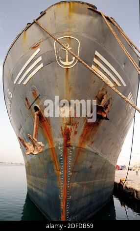 Rostspuren auf altem grauem Schiff, das in Nafplio, Griechenland, liegt Stockfoto