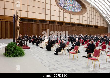 4. Dezember 2020: Kardinal Raniero Cantalamessa während der ersten Adventspredigt in Anwesenheit von Papst Franziskus in der Aula Paolo VI im Vatikan Stockfoto