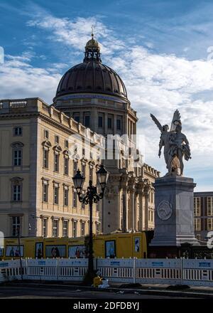 Berliner Schloss,Berliner Schloss Wiederaufbau als Humboldt Forum Neue Nutzung großer Kulturraum Wohnheim Museum,Theatersaal - Mitte, Berlin,Deutschland Stockfoto