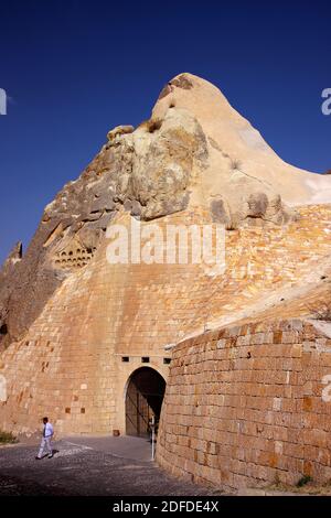 Der Felsgestein Tokali Kilise ("Kirche der Buckle") im Goreme Open Air Nationalpark, Nevsehir, Kappadokien, Türkei Stockfoto