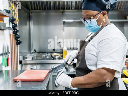 Schärfmesser zum Kochen kochen Stockfoto