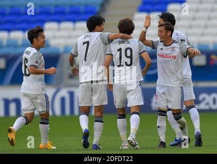 Doha, Katar. Dezember 2020. Yuki Saneto (3. L) von Yokohama F. Marinos feiert mit seinen Teamkollegen, nachdem er während des Gruppe-H-Spiels zwischen Yokohama F. Marinos aus Japan und Sydney FC aus Australien bei der AFC Champions League 2020 in Doha, der Hauptstadt von Katar, am 4. Dezember 2020 ein Tor erzielt hat. Quelle: Nikku/Xinhua/Alamy Live News Stockfoto