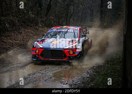 11 NEUVILLE Thierry (Bel), GILSOUL Nicolas (Bel), Hyundai i20 Coupe WRC, Hyundai Shell Mobis WRT, Aktion während der ACI Rally Monza 2020, 7. Lauf der FIA WRC Meisterschaft 2020 vom 3. Bis 8. Dezember 2020 in Monza, Brianza in Italien - Foto FranÃ§ois Flamand / DPPI / LM Stockfoto