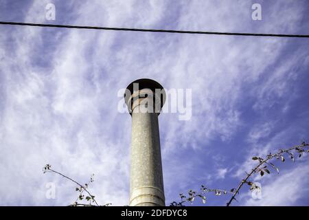 Industrielle Schornsteinrauchabgang, Bau und Architektur, Verschmutzung Stockfoto