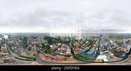 360 Grad Panorama Ansicht von Panorama 360 VR noch über dem nördlichen Ende der Nguyen Hue Walking Street, HCMC, Vietnam aufgenommen.