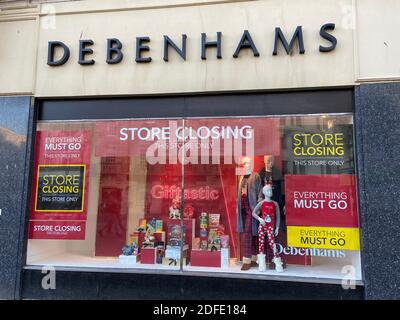 Debenhams, Hastings, East Sussex, UK -12.04.2020: Debenhams Kaufhaus in Hastings, Debenhams ist Teil der kollabierten Arcadia Modegruppe. Stockfoto