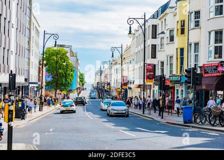 Blick auf Queens Road. Brighton, East Sussex, England, Vereinigtes Königreich, Europa Stockfoto