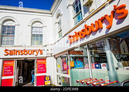 Eintritt zum Sainsbury's Supermarkt. Winchester, Hampshire, England, Vereinigtes Königreich, Europa Stockfoto