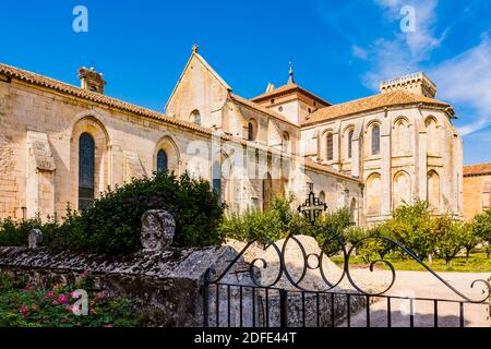 Ambulatorium und Gärten des Klosters.die Abtei von Santa María la Real de Las Huelgas ist ein Kloster der Zisterzienserinnen. Burgos, Kastilien und Leon, S. Stockfoto