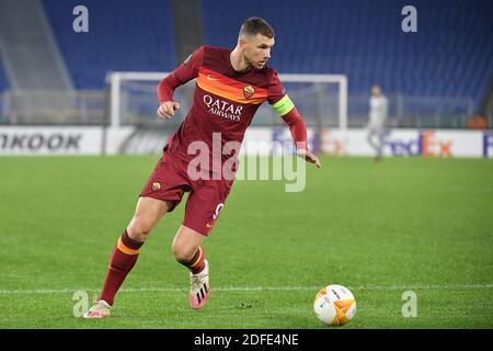 Rom, Italien. Dezember 2020. Edin Dzeko von Roma während der Europa League Group ein Fußballspiel zwischen AS Roma und Young Boys im Stadio Olimpico in Rom (Italien), 3. Dezember 2020. Foto Antonietta Baldassarre/Insidefoto Kredit: Insidefoto srl/Alamy Live News Stockfoto