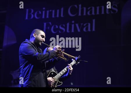 Beirut, Libanon. Dezember 2020. Der französisch-libanesische Trompeter Ibrahim Maalouf tritt während des Beirut Chants Festivals in den Beirut Souks auf, am Tag des 4. Monats der massiven Hafenexplosion in Beirut, bei der mehr als 200 Menschen ums Leben kamen und mehr als 6,000 weitere verletzt wurden. Quelle: Marwan Naamani/dpa/Alamy Live News Stockfoto