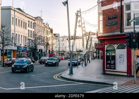 Cork, Irland - 12. November 2017: St Patrick Street in Cork. Es ist die Haupteinkaufsstraße der Stadt Stockfoto