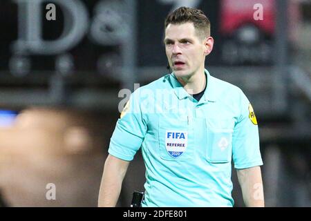 ROTTERDAM, 04-12-2020, Stadion Het Kasteel, Niederländische Eredivisie Fußballsaison 2020/2021, Sparta - Emmen, scheidsrechter Jochem Kamphuis Credit: Pro Shots/Alamy Live News Stockfoto