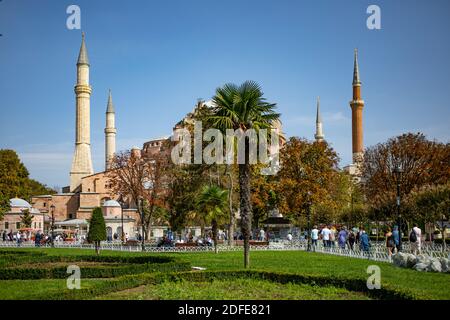 Istanbul, Türkei - September 2020: Hagia Sophia oder Ayasofya ist die ehemalige griechisch-orthodoxe christliche patriarchalische Kathedrale, später eine osmanische kaiserliche Mo Stockfoto