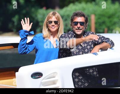 VENEDIG, ITALIEN - SEPTEMBER 03: Adriano Giannini und Gaia Trussardi werden während der 77. Filmfestspiele von Venedig im Excelsior ankommen Stockfoto