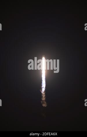 Crew Dragon, Resilience, startet am Sonntag, den 15. November 2020, mit einer SpaceX Falcon 9-Rakete vom LC-39A-Startplatz aus Kennedy Space Center, FL. Die Astronauten Mike Hopkins , Victor Glover , Soichi Noguchi und Shannon Walker werden an der Expedition 64 teilnehmen, um zur Internationalen Raumstation (Stan Szeto/Image of Sport) zu starten. Stockfoto