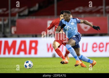 Almere, Niederlande. Dezember 2020. ALMERE, 04-12-2020, Yanmar Stadion, Saison 2020/2021, Niederländischer Fußball Keuken Kampioen Divisie. Jong FC Utrecht Spieler Sylian Mokono während des Spiels Almere City - Jong Utrecht Credit: Pro Shots/Alamy Live News Stockfoto