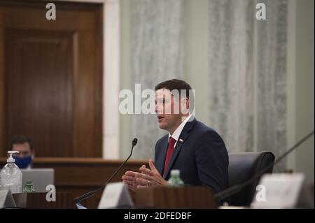 Keith Carter, Vizekanzler für Interkollegiate Athletics, der Universität von Mississippi, antwortet auf Fragen, wie er vor einem Senat erscheint, Und Anhörung des Transportausschusses mit dem Titel "Untersuchung eines Vergütungsrahmens für interkollegiate Athleten" im Russel Senate Office Building auf dem Capitol Hill in Washington, DC, USA, Mittwoch, 1. Juli 2020. Foto von Rod Lampey/CNP/ABACAPRESS.COM Stockfoto