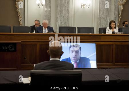 Der ehemalige NFL-Spieler und College-Athlet Eric Winston wird auf dem Monitor gesehen, wie er aus der Ferne bezeugt vor einem Senat Commerce, Wissenschaft, Und Anhörung des Transportausschusses mit dem Titel "Untersuchung eines Vergütungsrahmens für interkollegiate Athleten" im Russel Senate Office Building auf dem Capitol Hill in Washington, DC, USA, Mittwoch, 1. Juli 2020. Foto von Rod Lampey/CNP/ABACAPRESS.COM Stockfoto