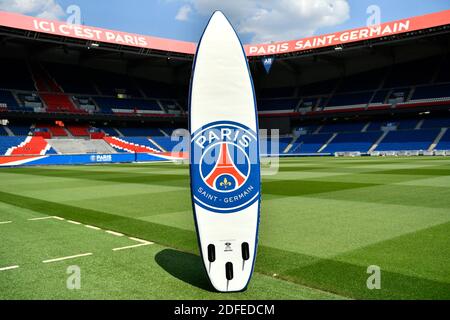 Handout - der Pariser Fußballverein Saint-Germain präsentiert #PSGLIMITED, eine brandneue Reihe von Originalartikeln, die die Lifestyle-Marke des Pariser Clubs präsentiert und auf PSG-Fans in Frankreich und der ganzen Welt reagiert. Die erste Serie ist ein aufblasbares Paddleboard, das mit der französischen Marke SurfPistols produziert wurde und nur 50 Stück exklusiv in den französischen Stores des Clubs ab Anfang Juli und dann in Tokio, Los Angeles und Seoul erhältlich sind. Paris, Frankreich am 2. Juli 2020. Foto von PSG über ABACAPRESS.COM Stockfoto