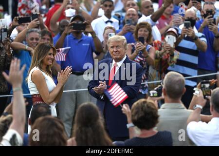 US-Präsident Donald Trump und First Lady Melania Trump begrüßen am 2020 4. Juli 2020 die Gäste beim Salute to America auf dem South Lawn des Weißen Hauses in Washington. Foto von Yuri Gripas/ABACAPRESS.COM Stockfoto