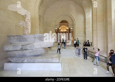 Wiedereröffnung des weltweit meistbesuchten Museums, Louvre nach monatelanger Schließung wegen Covid-19 Pandemie am 6. Juli 2020 in Paris, Frankreich. Das Musée du Louvre, das Karussell und die Tuilerien sind nun geöffnet. Um optimale Bedingungen zu gewährleisten, müssen alle Besucher einen Zeitfenster buchen und eine Maske im Museum tragen. Foto von Jerome Domine/ABACAPRESS.COM Stockfoto