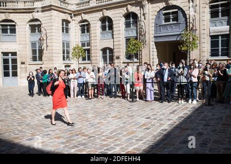 Die neue französische Umweltministerin Barbara Pompili kommt am 7. Juli 2020 zur Übergabe im Ministerium für ökologischen und solidarischen Übergang im Hotel de Roquelaure in Paris, Frankreich, an. Foto von Julie Sebadelha/ABACAPRESS.COM Stockfoto