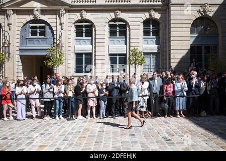 Die ehemalige französische Umweltministerin Elisabeth Borne verlässt das Haus nach der Übergabe am 7. Juli 2020 im französischen Ministerium für ökologischen und solidarischen Übergang im Hotel de Roquelaure in Paris. Foto von Julie Sebadelha/ABACAPRESS.COM Stockfoto