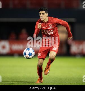 Almere, Niederlande. Dezember 2020. ALMERE, 04-12-2020, Yanmar Stadion, Saison 2020/2021, Niederländischer Fußball Keuken Kampioen Divisie. Almere City FC Spieler Oussama Bouyaghlafen während des Spiels Almere City - Jong Utrecht Credit: Pro Shots/Alamy Live News Stockfoto