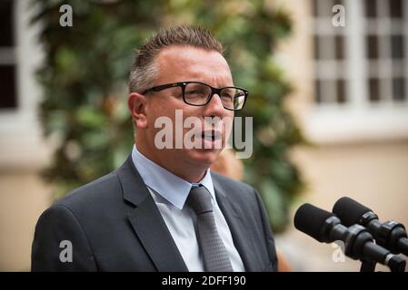 Der Gewerkschaftsvorsitzende der französischen Vereinigung christlicher Arbeitnehmer (CFTC) Cyril Chabanier spricht mit der Presse, nachdem er am 17. Juli 2020 an einer Konferenz zum sozialen Dialog mit den Sozialpartnern im Matignon Hotel in Paris teilgenommen hatte. Foto von Julie Sebadelha/ABACAPRESS.COM Stockfoto