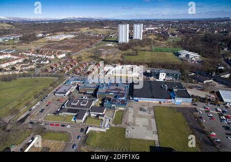 Luftdrohnenansicht des Drumchapel Shopping Centre Glasgow Stockfoto