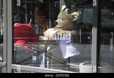 Atmosphäre in den Straßen von Paris in Saint Germain des Pres, die Brasserie Le Choupinet in der Nähe des jardin du Luxembourg, in Paris, Frankreich, am 20. Juli 2020. Foto von Denis Guignebourg/ABACAPRESS.COM Stockfoto