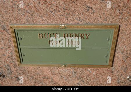 Los Angeles, Kalifornien, USA 3. Dezember 2020 EIN allgemeiner Blick auf die Atmosphäre des Grabes des Schauspielers Buck Henry im Forest Lawn Memorial Park am 3. Dezember 2020 in Los Angeles, Kalifornien, USA. Foto von Barry King/Alamy Stockfoto Stockfoto