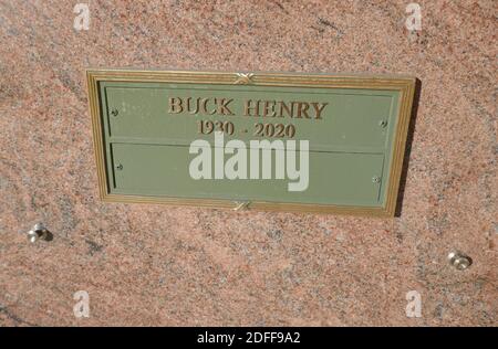 Los Angeles, Kalifornien, USA 3. Dezember 2020 EIN allgemeiner Blick auf die Atmosphäre des Grabes des Schauspielers Buck Henry im Forest Lawn Memorial Park am 3. Dezember 2020 in Los Angeles, Kalifornien, USA. Foto von Barry King/Alamy Stockfoto Stockfoto