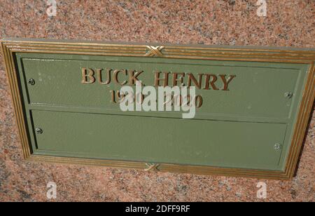 Los Angeles, Kalifornien, USA 3. Dezember 2020 EIN allgemeiner Blick auf die Atmosphäre des Grabes des Schauspielers Buck Henry im Forest Lawn Memorial Park am 3. Dezember 2020 in Los Angeles, Kalifornien, USA. Foto von Barry King/Alamy Stockfoto Stockfoto