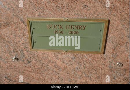 Los Angeles, Kalifornien, USA 3. Dezember 2020 EIN allgemeiner Blick auf die Atmosphäre des Grabes des Schauspielers Buck Henry im Forest Lawn Memorial Park am 3. Dezember 2020 in Los Angeles, Kalifornien, USA. Foto von Barry King/Alamy Stockfoto Stockfoto