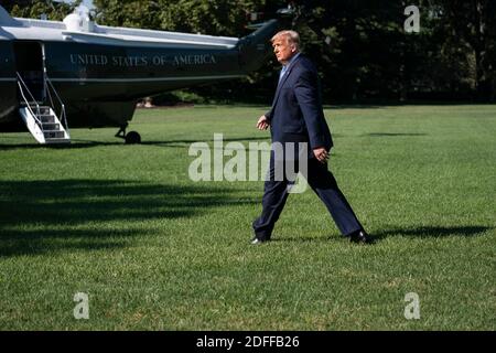 US-Präsident Donald Trump läuft am Mittwoch, den 29. Juli 2020, entlang des South Lawn des Weißen Hauses zu Marine One in Washington, D.C., USA. Präsident Trump wird heute später nach Texas reisen. Foto von Sarah Silbiger/Pool/ABACAPRESS.COM Stockfoto