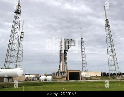 KEIN FILM, KEIN VIDEO, KEIN Fernsehen, KEINE DOKUMENTATION - die United Launch Alliance ATLAS 5 Rakete mit dem Rover Mars2020 sitzt auf dem Pad im Launch Complex 41 auf der Cape Canaveral Air Force Station, FL, USA, Mittwoch, 29. Juli 2020. Die NASA-Rover-Mission Mars2020 "Beharrlichkeit" soll am Donnerstagmorgen starten. Foto von Joe Burbank/Orlando Sentinel/TNS/ABACAPRESS.COM Stockfoto