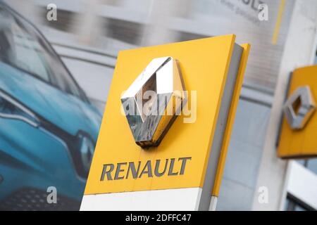 Aktenfoto vom 28. Juni 2020 eines Renault-Logos in Paris, Frankreich. Der französische Automobilhersteller Renault sagte, dass er am Donnerstag mit einem Rekordverlust von 7.29 Milliarden Euro (8.6 Milliarden Dollar) in der ersten Hälfte des Jahres, verursacht durch die COVID-19-Krise und die Schwierigkeiten bei seinem Allianzpartner Nissan, einen Weckruf erhalten habe. Foto von David Niviere/ABACAPRESS.COM Stockfoto