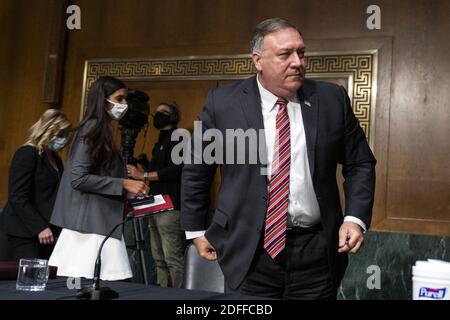 US-Außenminister Michael Pompeo macht eine Pause von der Aussage vor einem Senat Ausschuss für Auswärtige Beziehungen Anhörung über den Staat DepartmentâÂ € Â™s 2021 Budget in der Dirksen Senate Office Building in Washington, DC USA, 30. Juli 2020. Foto von Jim Lo Scalzo/Pool/ABACAPRESS.COM Stockfoto