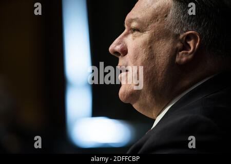 US-Außenminister Michael Pompeo bezeugt vor einem Senat Ausschuss für Auswärtige Beziehungen Anhörung über den Staat DepartmentâÂ € Â™s 2021 Budget im Dirksen Senate Office Building in Washington, DC USA, 30. Juli 2020. Foto von Jim Lo Scalzo/Pool/ABACAPRESS.COM Stockfoto