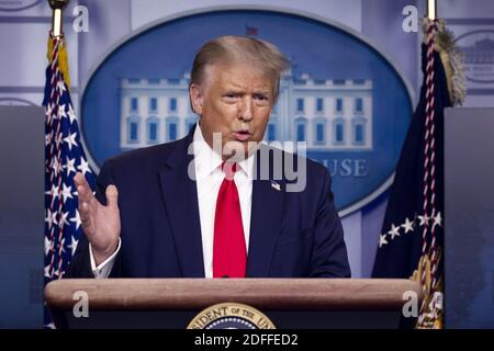 US-Präsident Donald J. Trump hält eine Pressekonferenz im James Brady Press Briefing Room des Weißen Hauses in Washington, DC, USA, am 03. August 2020. Die Verhandlungen zwischen der Trump-Regierung, den Rebublianern des Senats und den Demokraten des Kongresses über ein Coronavirus-Stimulus-Paket zur Linderung der Arbeitslosigkeit dauern an, während die Arbeitslosenversicherung für Millionen von Amerikanern bereits abgelaufen ist. Foto von Michael Reynolds/Pool/ABACAPRESS.COM Stockfoto